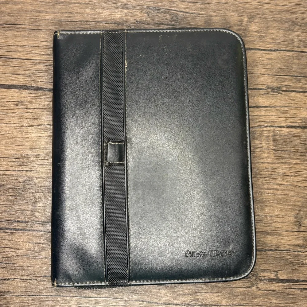 Day-Timer Cover Black Zipper Closure Planner Calendar Organizer 7 Rings 8 x 10.5